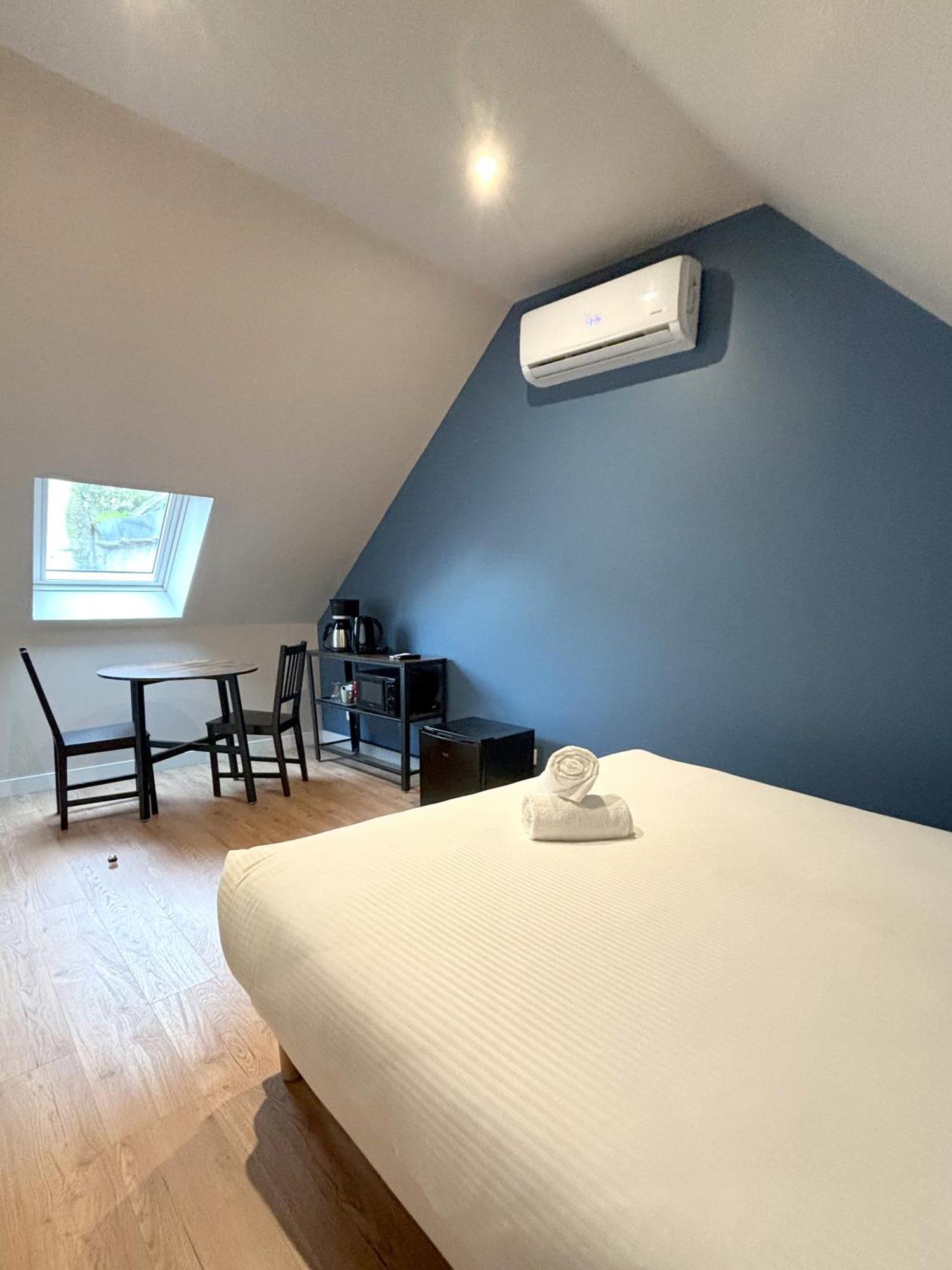Apartment Onyx Blue